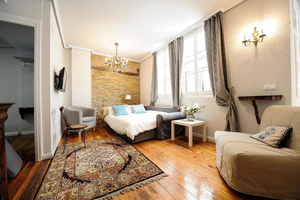 Heart Of Pamplona Apartments II By Clabao Room photo